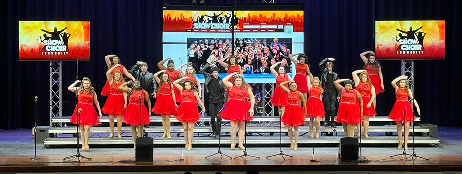 West Marion's ''New Era'' dazzle the crowd with objectively the best use of on-stage screens in the history of show choir